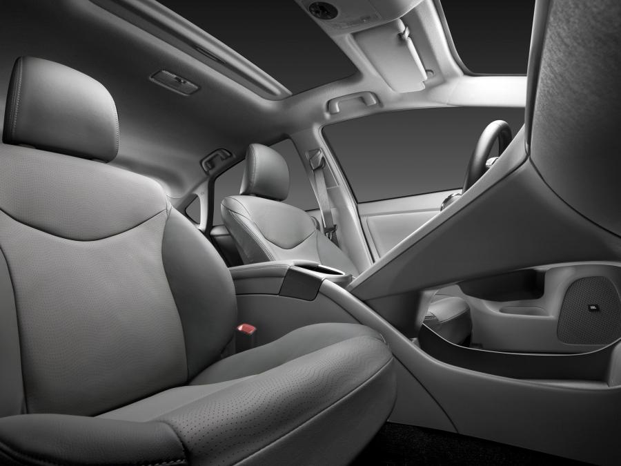  Toyota Prius 2011 года  (фото 8 из 36)